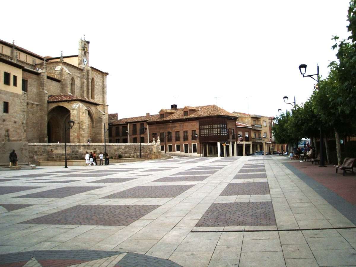 Inmobiliaria Viviendas Palencia en Paredes de Nava.